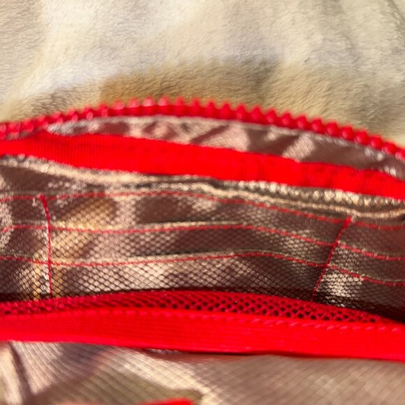 The Iris & Rainbow Carry-All Wallet - Red - Picture 5 of 7